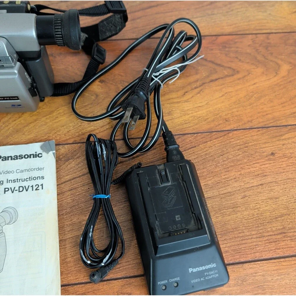 Panasonic PV-DV121D Mini DV Digital SD Card Palmcorder Camcorder Camera - READ